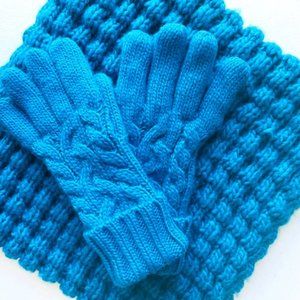 Old Navy Chunky Infinity Scarf & Gloves Set